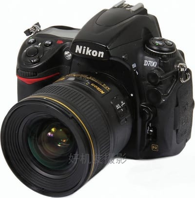 D700